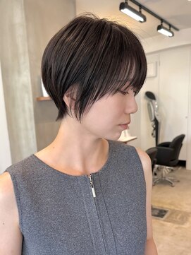 ピーキー(PEAKY.) 横顔が綺麗なショートヘア