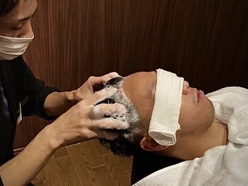 バーバークラシックス(BARBER CLASSICS)の写真/髪の健康は頭皮から!頭皮からのエイジングケアで髪質・肌改善!極上のリラックスタイムをお過ごしください♪