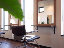 エスト(est.)の雰囲気（心地よい日差しが入る…日常の喧騒から解き放たれる開放的な店内）