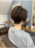 襟足スッキリ!首元を美しく魅せる大人のハンサム丸みショート
