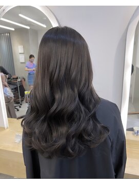 ジーナ 渋谷駅前(Zina) shion 透け感ばっちりダークアッシュカラー