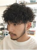 ツイストスパイラルパーマツーブロック刈り上げ黒髪束感マッシュ