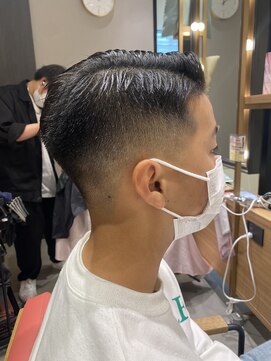 ウノプリール 茶屋町店(unopulir) サイドパート テーパーカット フェードカット