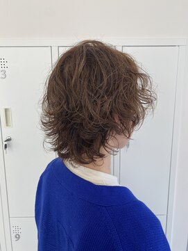 テラス トヨタ(Telasu Toyota) やわらかベージュとくせ毛風パーマ