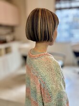 ウルティフ(WOLTIF) おかっぱボブにハイライト