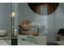 ロッジ(Lodge)の雰囲気（雑誌はタブレットです。こだわりのドリンクもお試しください◎）
