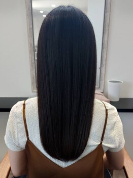痛みを最小限に押さえ、クセをしっかり伸ばす！理想の艶やかで美しいストレートヘアを実現しませんか？