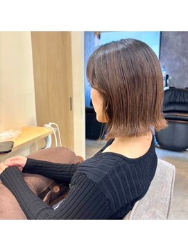 バッカ 横浜桜木町店(BACCA) 首元スッキリで小顔見え｜40代に似合う切りっぱなしボブ
