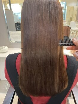 チャップ バイ レオネ(chap by Leone)の写真/髪の芯から潤いを取り戻す、ダメージケアの新常識。指通りなめらかで、光をまとったしなやかな美髪へ。