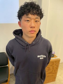 スパイラルパーマ黒髪刈り上げメンズカット