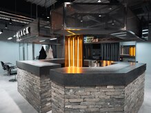 あなたの「なりたい」を形にする。技術と人間力を兼ね揃えたBLACKのスタイリスト陣