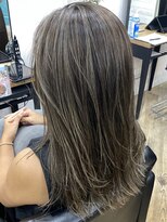 キラ 渋谷(KILLA) 黒髪→ハイライトでホワイトアッシュ/エアリーミディ【KILLA】