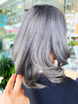 エメールヘア(aimere hair) 透明感と透け感のアッシュグレイカラー