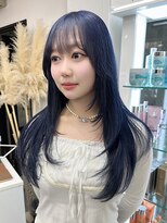 リア(riah) 韓国レイヤー/艶カラー/ライトブルー/透明感/ストレート