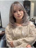 前髪ありのハイトーンレイヤースタイル