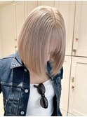12975フェザーショートミルクティーベージュホワイトブロンド