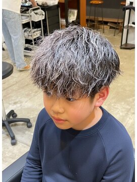 ジェットブラックキューサンロク(JET BLACK 936) ジュニア波巻きパーマ