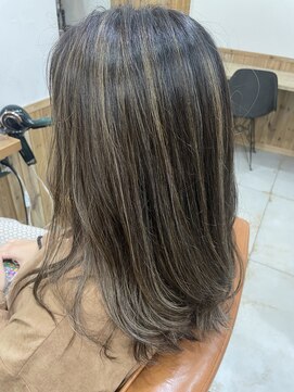 ノーム 横浜(NORM) 白髪ぼかしハイライトカラー