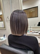 ヘアプレイスソル (HAIR PLACE SoL)&nbsp;ブリーチカラー/グレーベージュ/切りっぱなしボブ