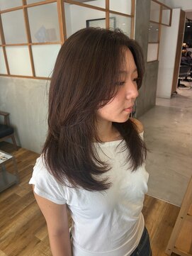 アカラ(acala) レイヤーカット【20代/30代/イルミナカラー/縮毛矯正】