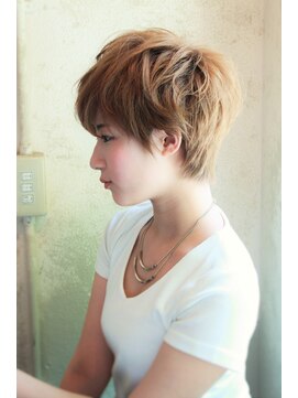 エルアール コウベ(LR KOBE) 【三宮元町】シルエットがキレイなスッキリショート 2