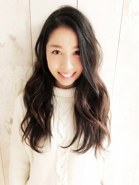 ループス(Roops) フェミニンでカジュアルな抜け感ロング[Roops表参道・青山]