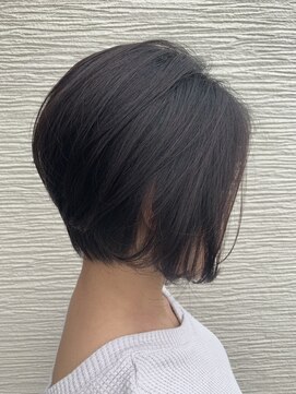 ピアリ(Peri) ナチュラル前下がりボブ