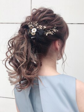 ヘアーメイクチック(HAIR MAKE CHiC) ふわふわポニー
