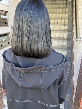 イイナヘアガレージ(117) 【117hairgarage】大人シンプル_長め内巻きボブ