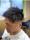 大人男性の白髪ぼかしハイライト