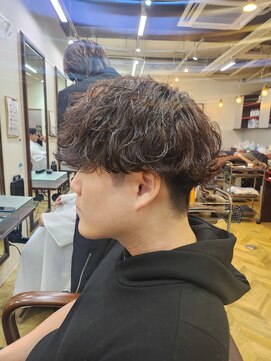 レボルトヘアー(R EVOLUT hair) ゆるふわ波巻きパーマ＃メンズ＃パーマ＃眉毛＃柏