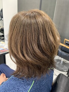 ディティール(Detail) 脱白髪染め×外はねレイヤーミディアム