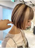 デザインカラーコントラストハイライト切りっぱなしボブ