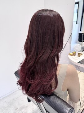 リラ(Lila’s) ピンクカラー　アクセントピンク　レイヤーカット　セミロング