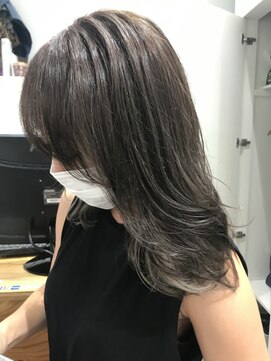 ネイヴィル(navile) ◎赤みのない透け感グレージュ