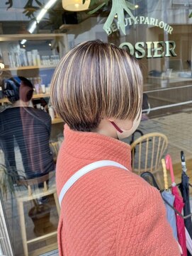 ロジエ(ROSIER) ハイライトショートボブ