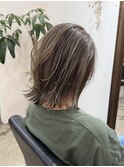 ハンサムショートレイヤーカットミルクティーベージュハイトーン