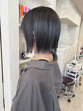 キャアリー(Caary) 福山市Caary暗髪濡れ感切りっぱなしボブ軽め外ハネ抜け感ボブ