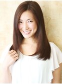 ニュアンシーなゆる髪で今旬のこなれ感を。大人美人