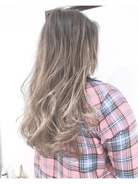 ヘアーアンドアトリエ マール(Hair&Atelier Marl) 【Marlアプリエカラー】ホワイトグレージュの外国人風カラー