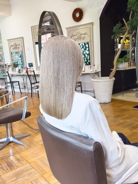 オブヘアーギンザ(Of HAIR GINZA) 王道☆ぱつっとハイトーンベージュ
