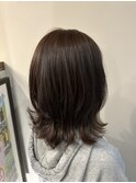 くびれミディアム×ナチュラルアッシュグレイカラー