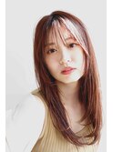 抜け感プラスで重くならないナチュラルストレート