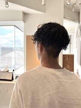 MEN’S HAIR/サーフカール/刈り上げセンターパート/宝塚