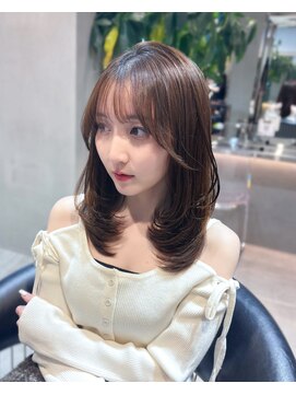 ロンドクロエ 横浜(Lond Chloe) ミディアムレイヤーカット/オリーブグレー/韓国風/小顔前/横浜