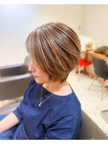 ミラバイケンジ 藤沢(Mira by KENJE)&nbsp;白髪ぼかし細めハイライト30代40代50代セミディ