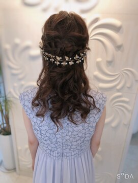 美フレイヤ(FREYJA) 柔らかでルーズなハーフアップ