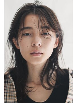 ポーズ(PAUSE) 顔周りで魅せる　うざバング×ミディアム