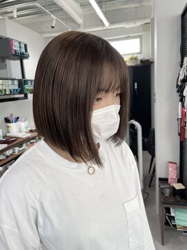 アット(at...) 【切りっぱなしボブ×グレージュ】