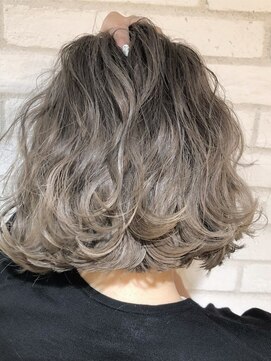 ディーバ 池袋東口(D.I.E.V.A) 20代30代40代大人可愛いひし形ボブホワイトアッシュミディアム